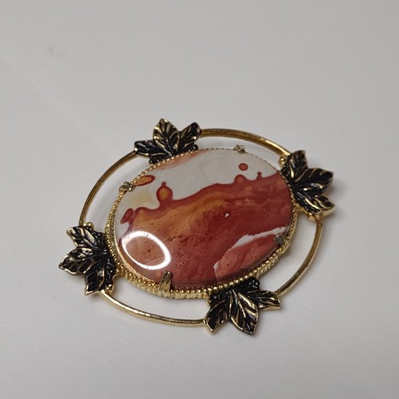 Vintage Oval Shaped Metal And Stone Brooch With Leaves - Picture 2 of 16
